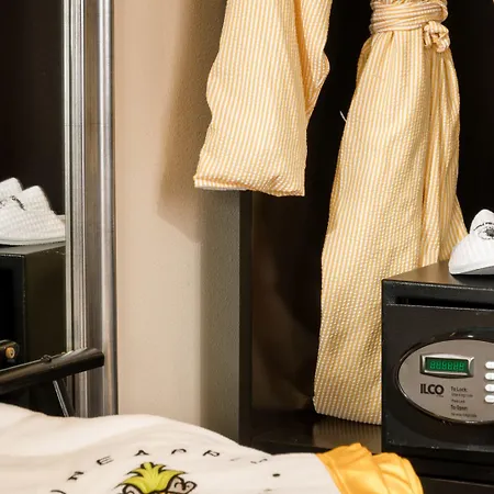 Staypineapple, The Maxwell Hotel, Seattle Center Seattle-3